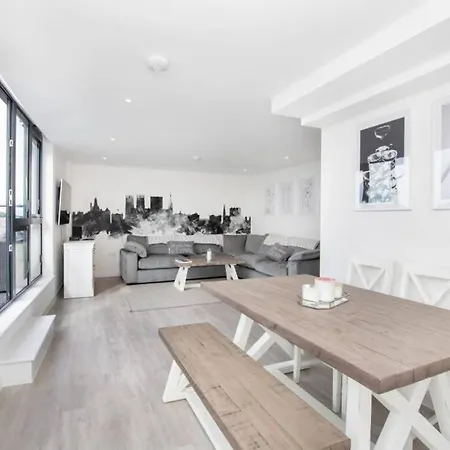 2 Bedroom Penthouse - Large Balcony - Minster View York Exterior photo