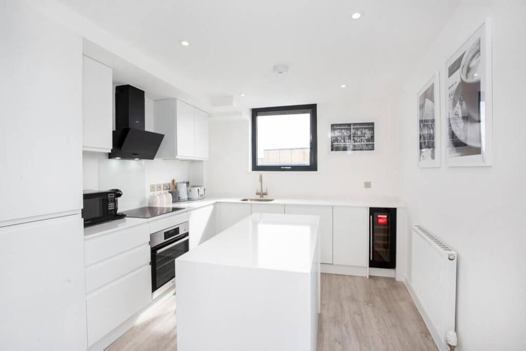 Apartment 2 Bedroom Penthouse - Large Balcony - Minster View *
