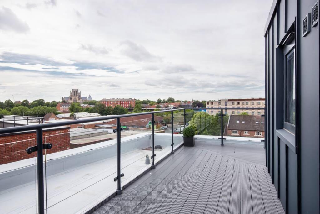 2 Bedroom Penthouse - Large Balcony - Minster View York