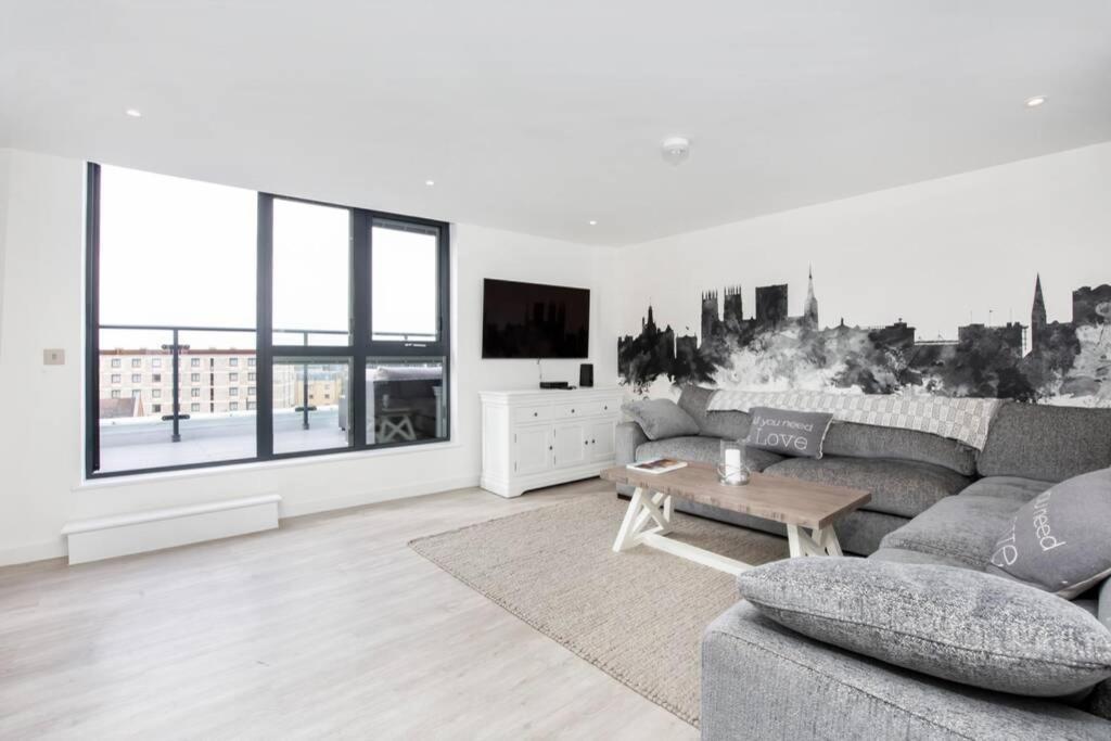 2 Bedroom Penthouse - Large Balcony - Minster View York