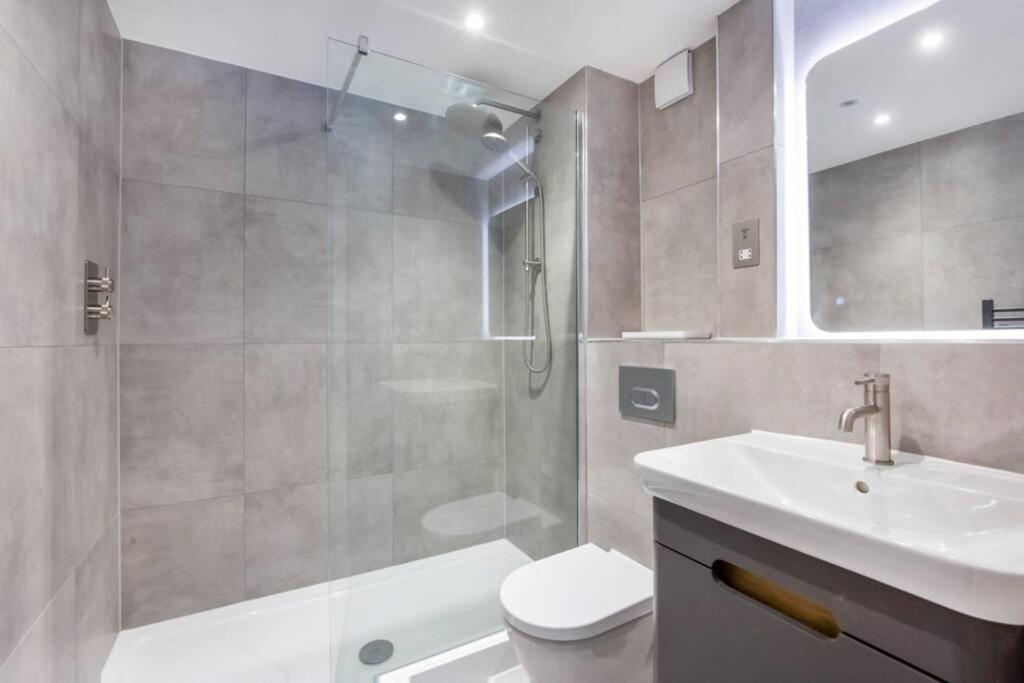2 Bedroom Penthouse - Large Balcony - Minster View Apartment York